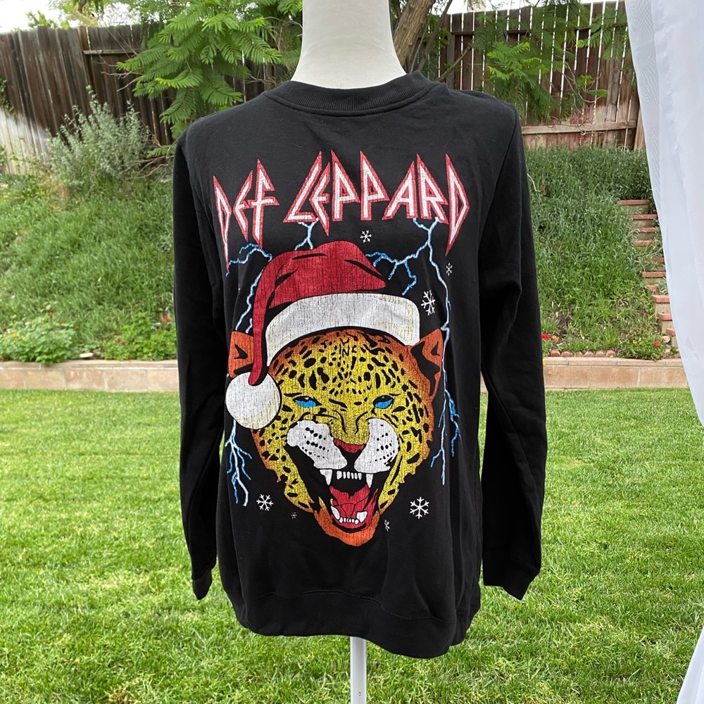 Def Leopard sweatshirt. Size Large.